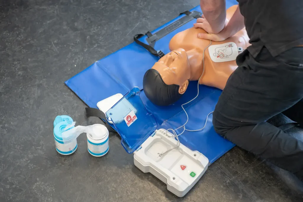 AED Reanimatie Cursus bij BHV Noord Nederland 1024x683 1